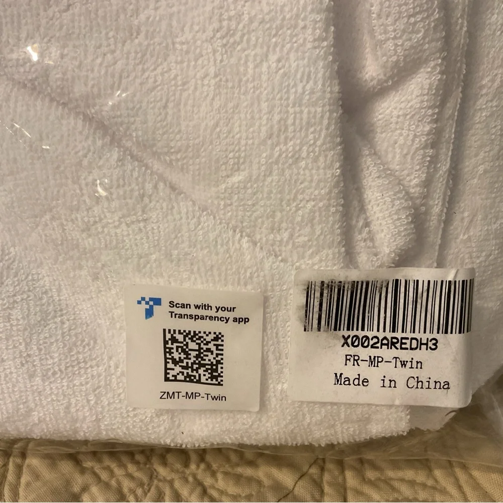 NEW WITH TAGS ZAMAT PREMIUM TWIN MATTRESS PROTECTOR